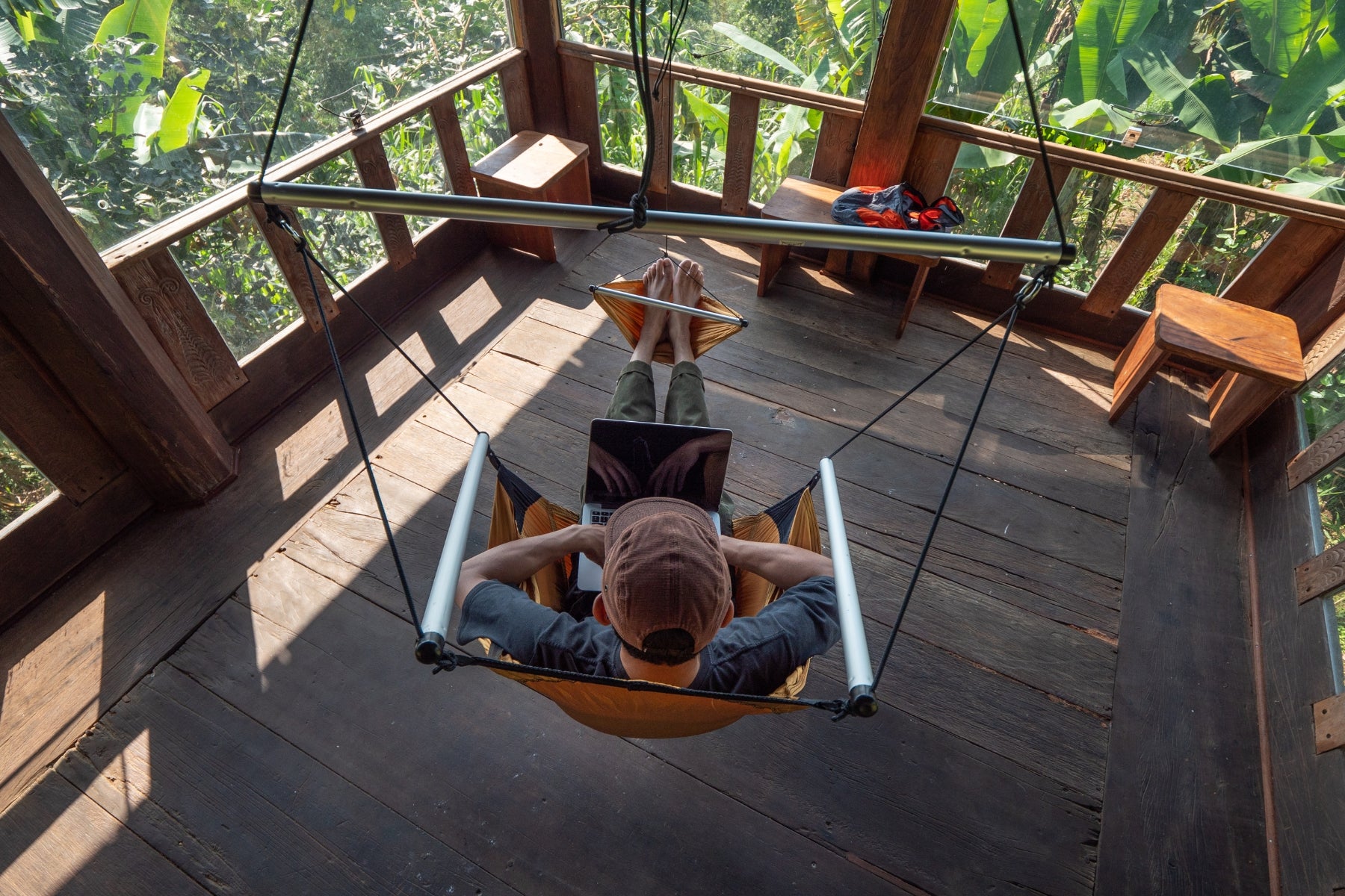 MOON CHAIR - Comfortable hanging chair for indoors & outdoors