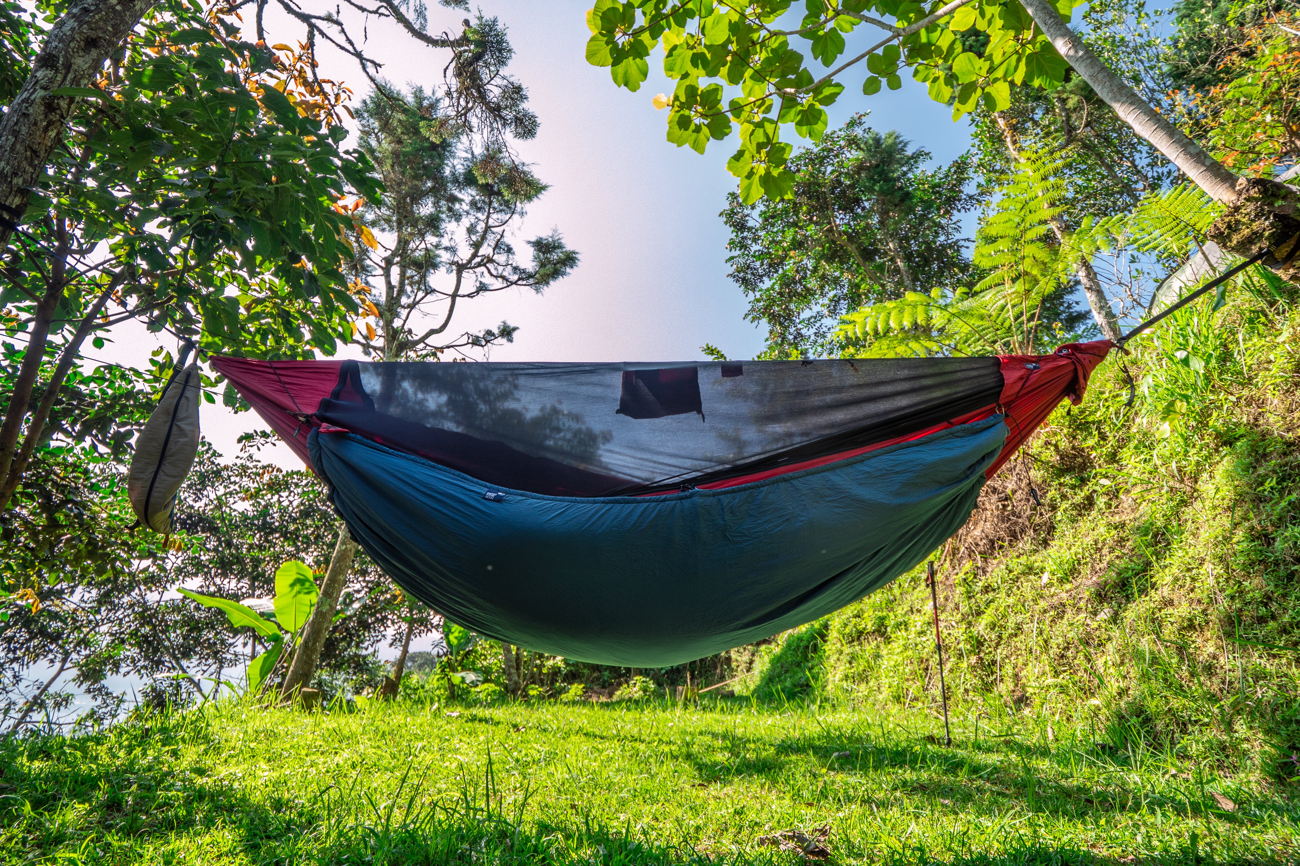 PRO HAMMOCK - Leichte Outdoor-Hängematte mit Moskitonetz