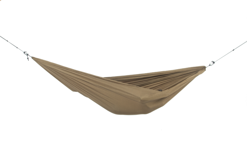 Ticket to the Moon HOME HAMMOCK in der Farbe Cappuccino – freigestellt, von der Seite fotografiert, leicht durchhängend.