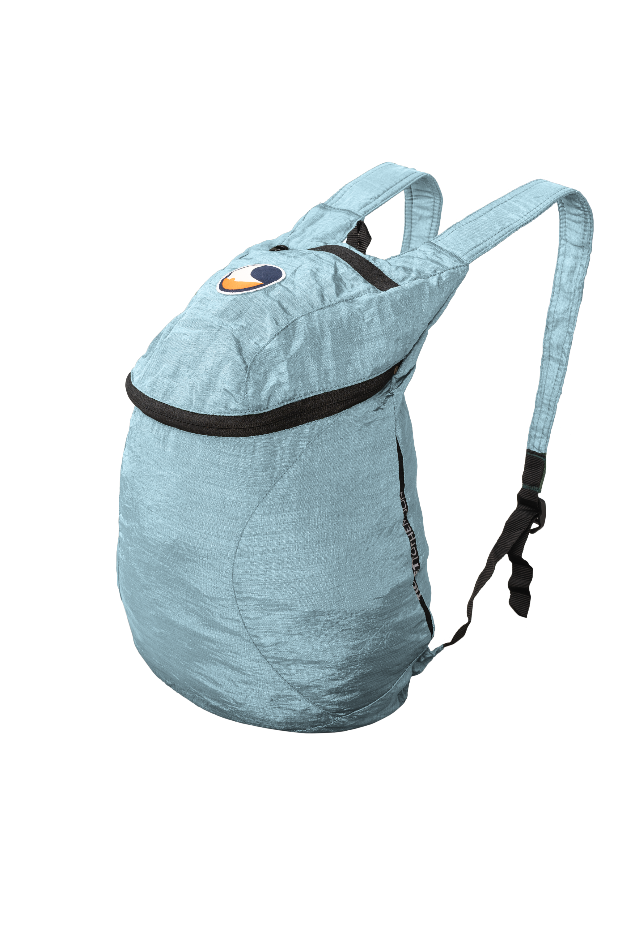 Freigestellter Mini Backpack von Ticket to the Moon in ice blue Ausführung mit schwarzem Reißverschluss und Logo auf der Front – leichter Tagesrucksack für unterwegs.