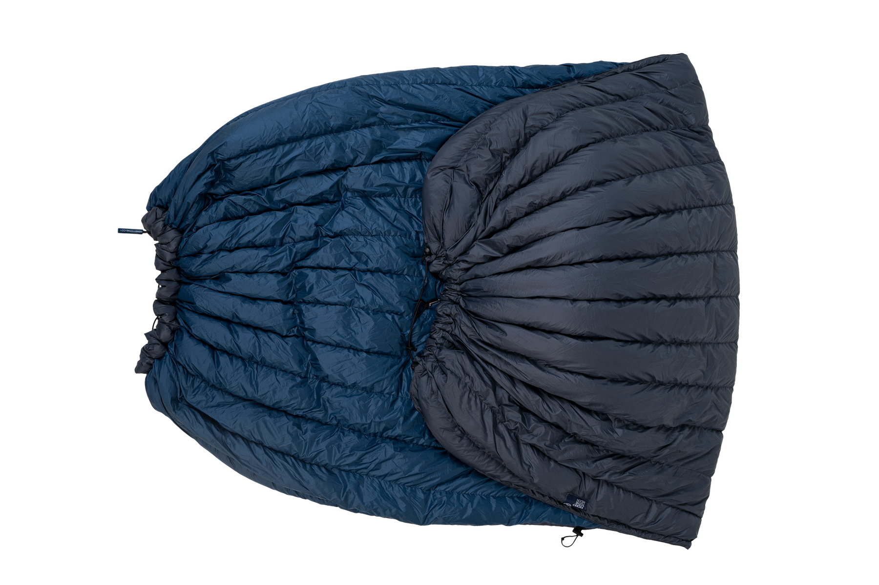 MoonQuilt Pro 850 ausgebreitet – isolierender Daunen-Underquilt für Hängematten, geeignet für kalte Temperaturen bis -2 °C.