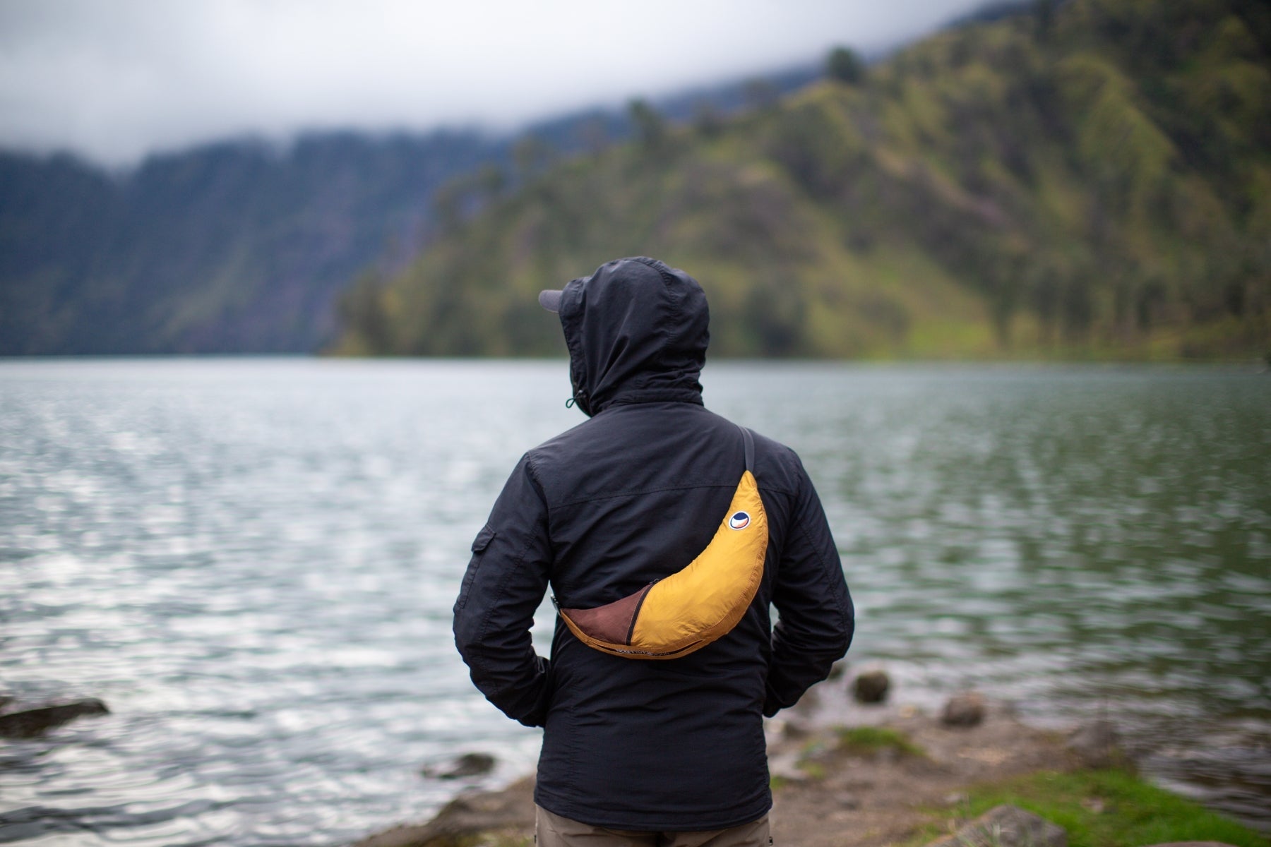 SLING BAG ORIGINAL – Lightweight & practical crossbody bag for on the go
