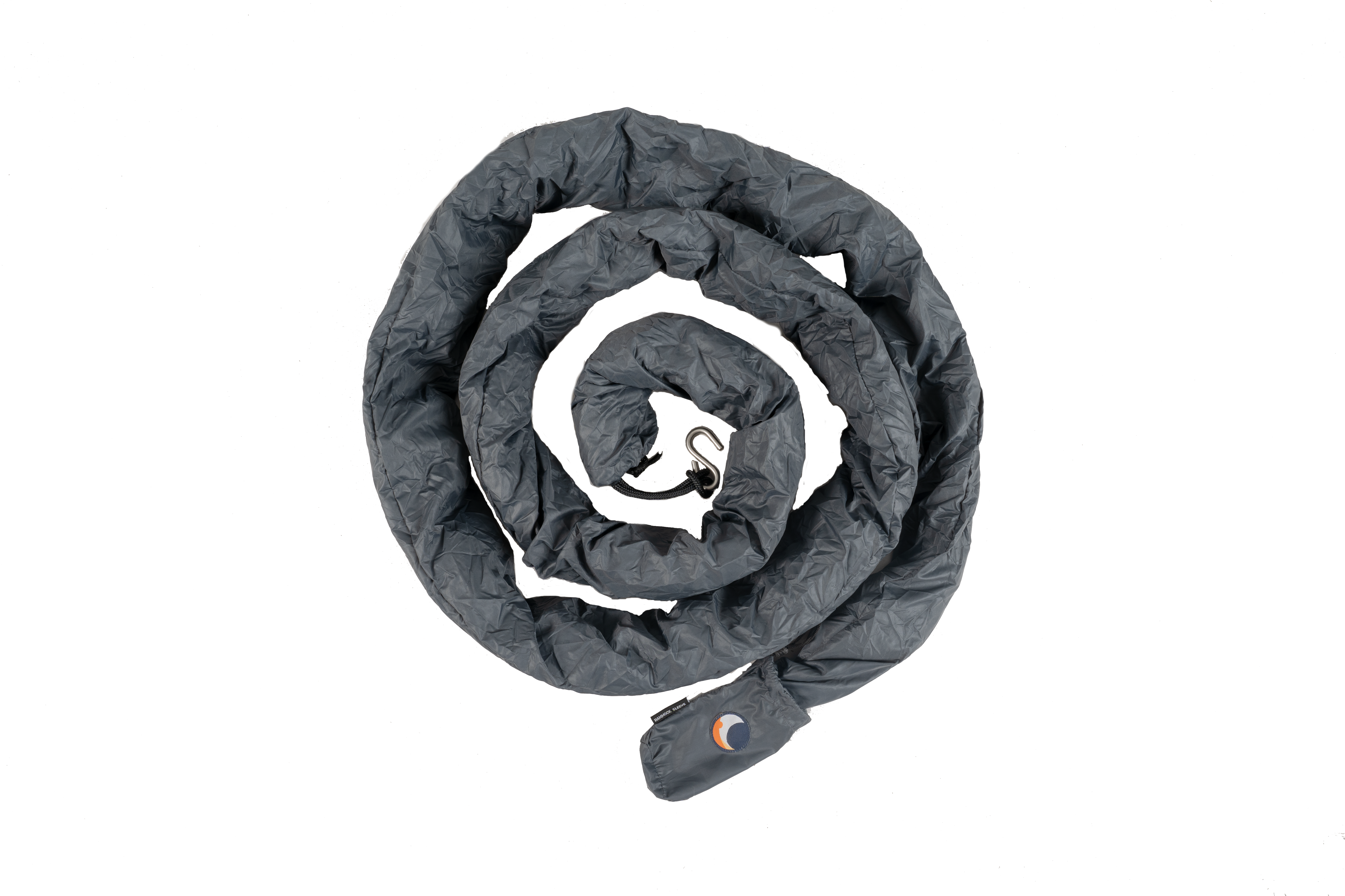 Eingerollte UV Sleeve von Ticket to the Moon als Sonnenschutz und Schutz vor Herumflattern für Hängematten