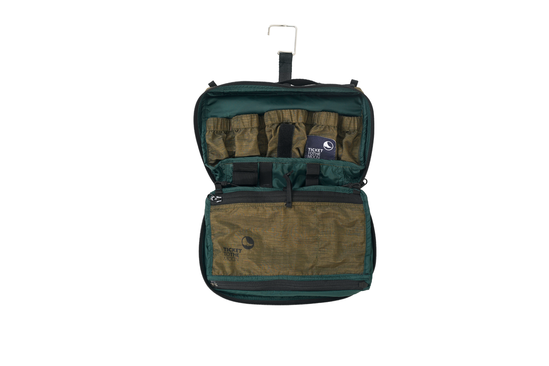 Geöffnete Washbag von Ticket to the Moon mit mehreren elastischen Innenfächern, Mesh-Tasche mit Reißverschluss und integriertem Haken zum Aufhängen – ideal für eine organisierte Reisehygiene.