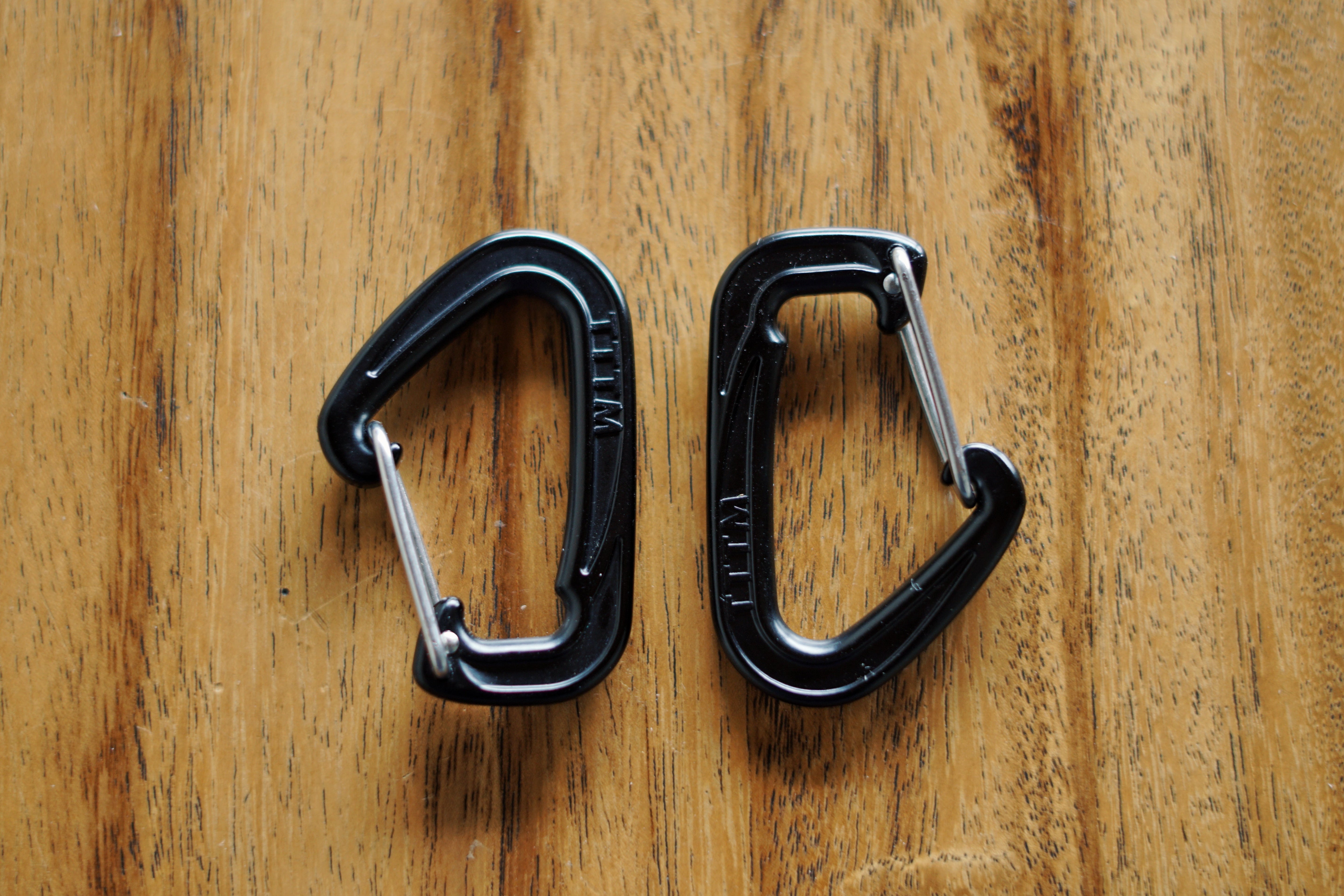 Leichte schwarze Aluminium-Karabiner von Ticket to the Moon – Zubehör für Hängematten und Outdoor-Ausrüstung