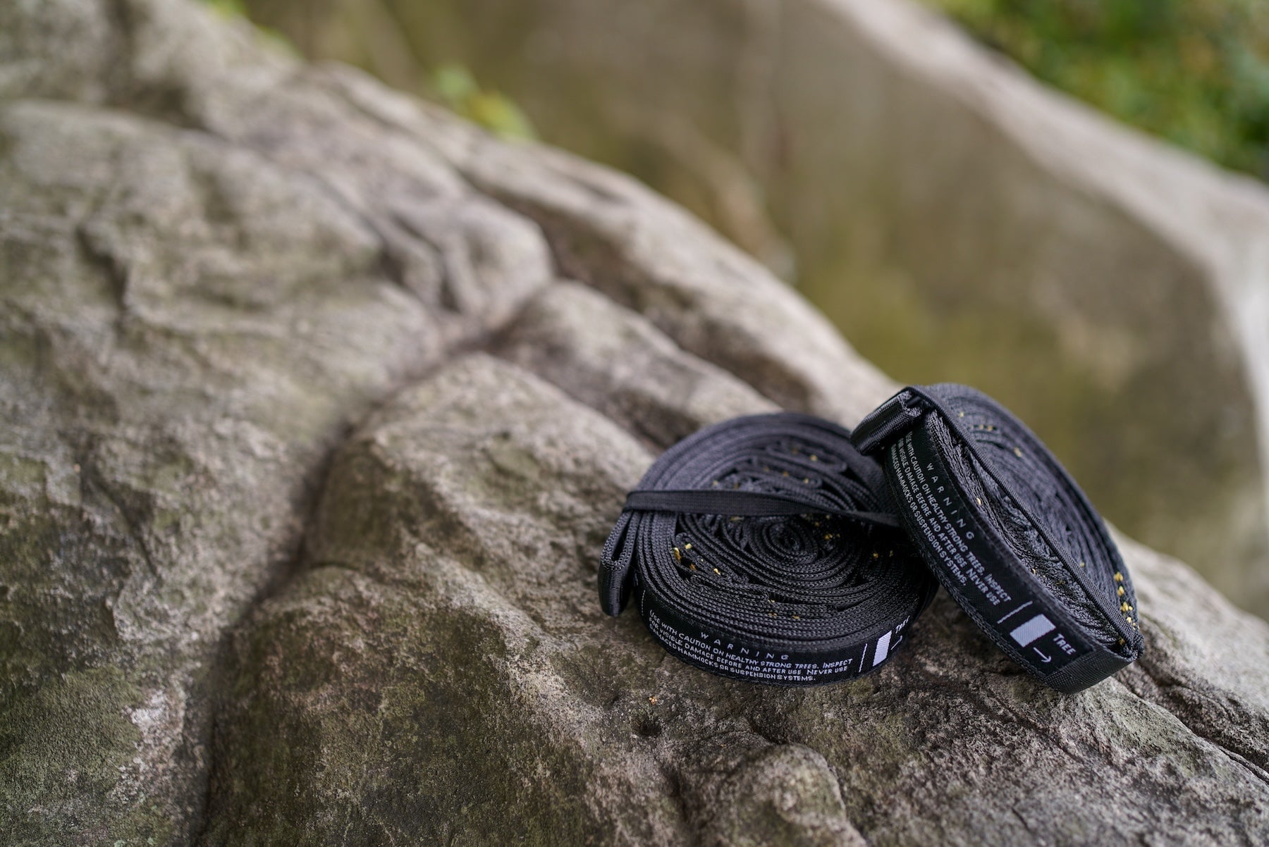 Ultraleichte Hängematten-Befestigung Ticket to the Moon Lightest Straps – kompakte, baumschonende Gurte für unterwegs auf Felsuntergrund