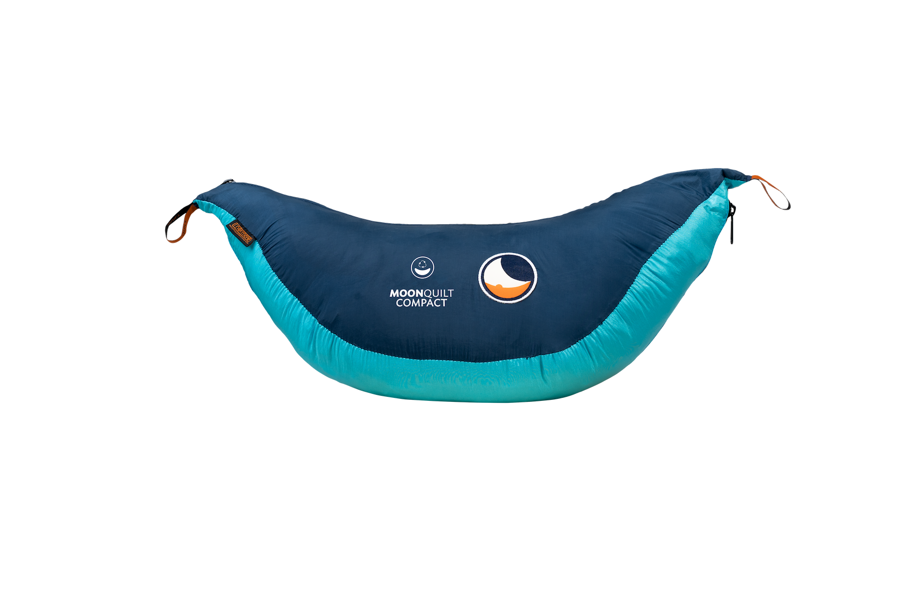 Kompakt verpackter MOONQUILT COMPACT in Blau-Türkis – idealer Kälteschutz für Hängemattenübernachtungen beim Camping oder Trekking.
